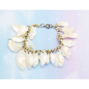 Vintage White Shells Bracelet | Gold Tone Bracelet | 7.5 inch | Shell | J12